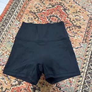 aerie offline shortie bike short